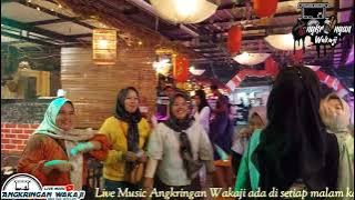 SIA SIA MENGHARAPKAN CINTAMU -Live Music Angkringan Wakaji | Hj.Eka dwi w.