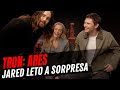 Tron: Ares, JARED LETO interrompe l'intervista a Gillian Anderson ed Evan Peters