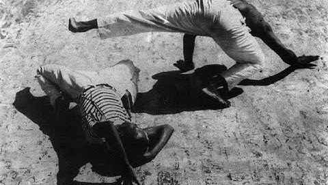 MEIA LUA DE COMPASSO OU RABO DE ARRAIA GOLPE ANTIGO DA CAPOEIRA CARIOCA