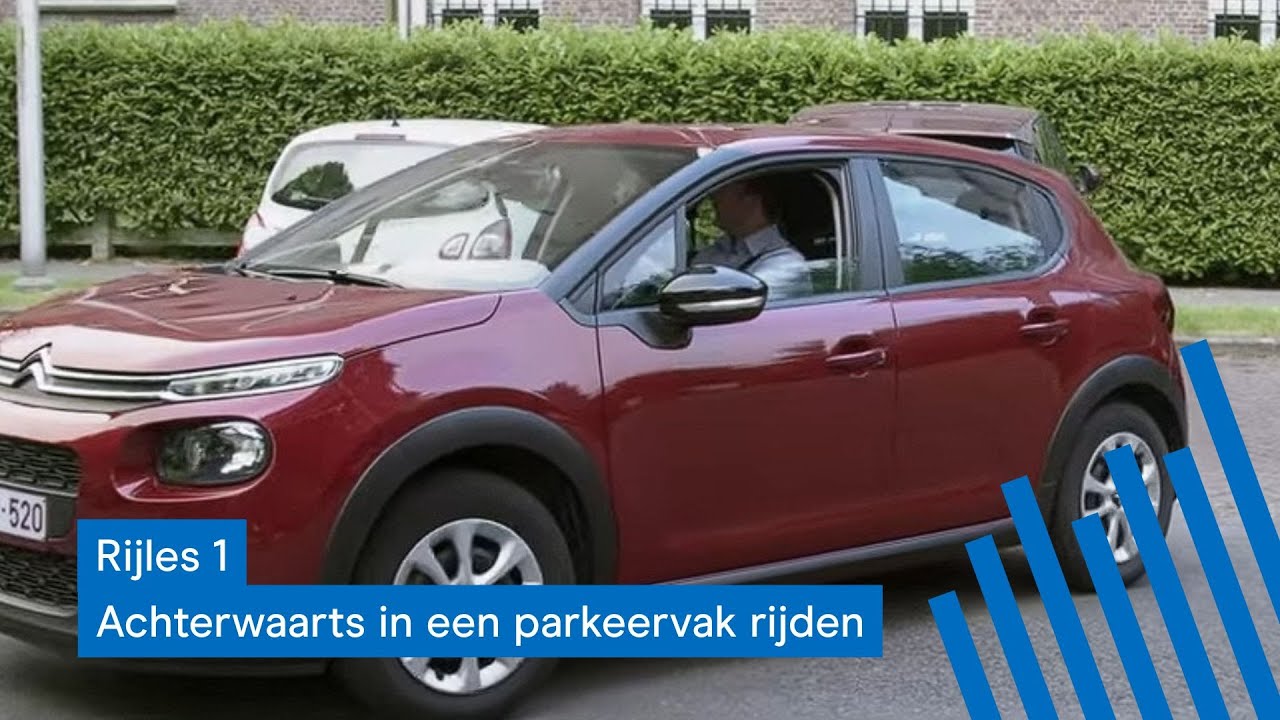 Rijles 1 – Achterwaarts in een parkeervak rijden