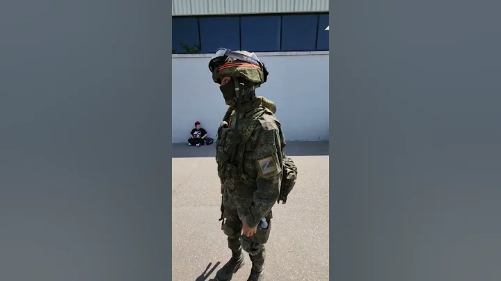 Wore russian uniform with Z patches. "It's part of the history," said. Toronto, Canada - DayDayNews