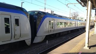 相模湖駅|停車中の中央本線 211系 普通列車と特急(JR東日本E353系電車)あずさ号の通過(神奈川県相模原市)Chuo Main Line Sagamiko Station JAPAN TRAIN