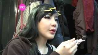Ƹ̴Ӂ̴ƷBom Surprises Bom on her Birthday! ♥