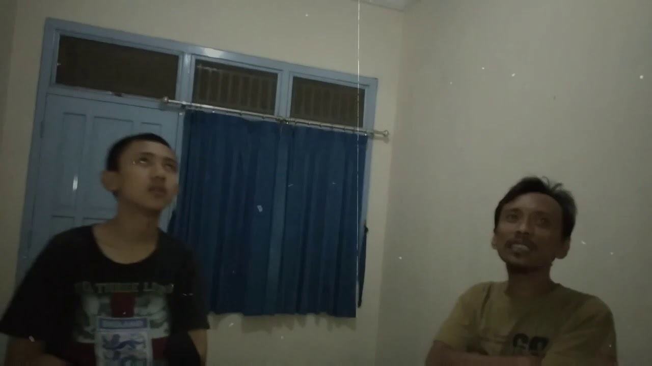 PARANORMAL EXPERIENCE DI Rumah  angker Ada  yang  