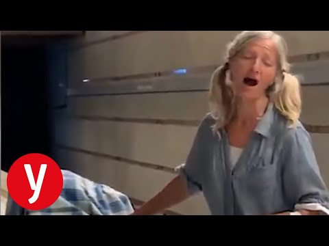 מרגשת מדינה שלמה הומלסית שרה אופרה ברכבת התחתית 