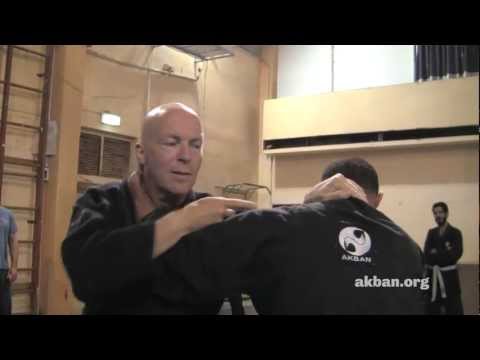 Ninjutsu osoto gake against Muay Thai full clinch, intermediate - Akban wiki