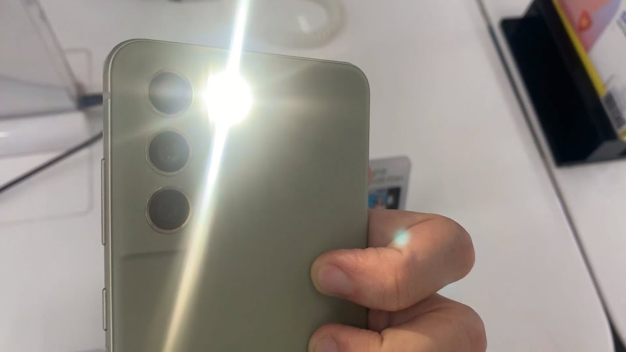 How To Turn Flashlight ON OFF Samsung Galaxy S21 FE YouTube How to turn flashlight on off samsung galaxy s21 fe youtube