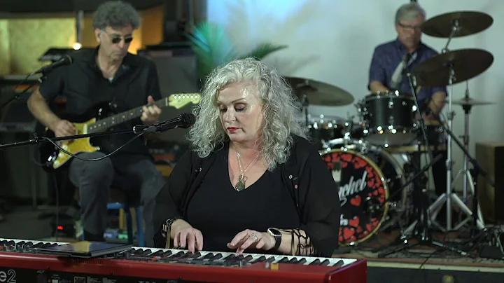 Rachel Brown & The Beatnik Playboys performing Thi...