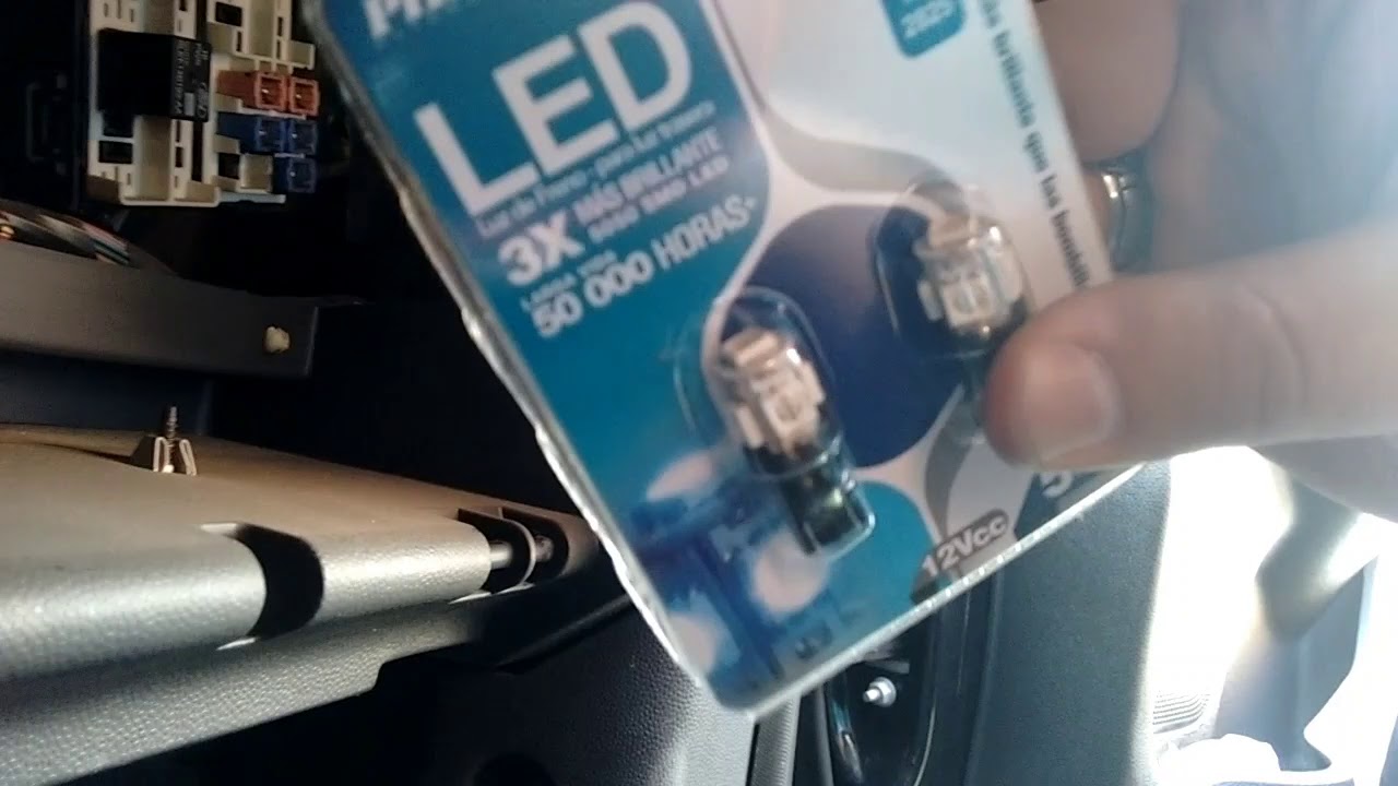 Cambiar foco led guantera Ford Fiesta mk7 YouTube Cambiar foco led guantera Ford Fiesta mk7 YouTube