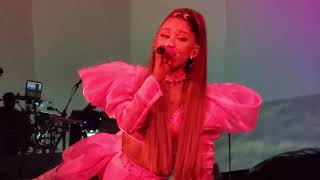 Ariana Grande - R.E.M. (Sweetener World Tour 2019)