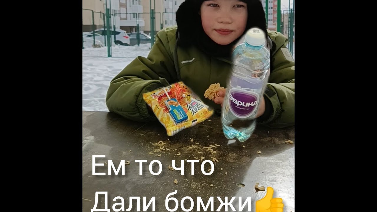 Блогерша отдалась бомжам