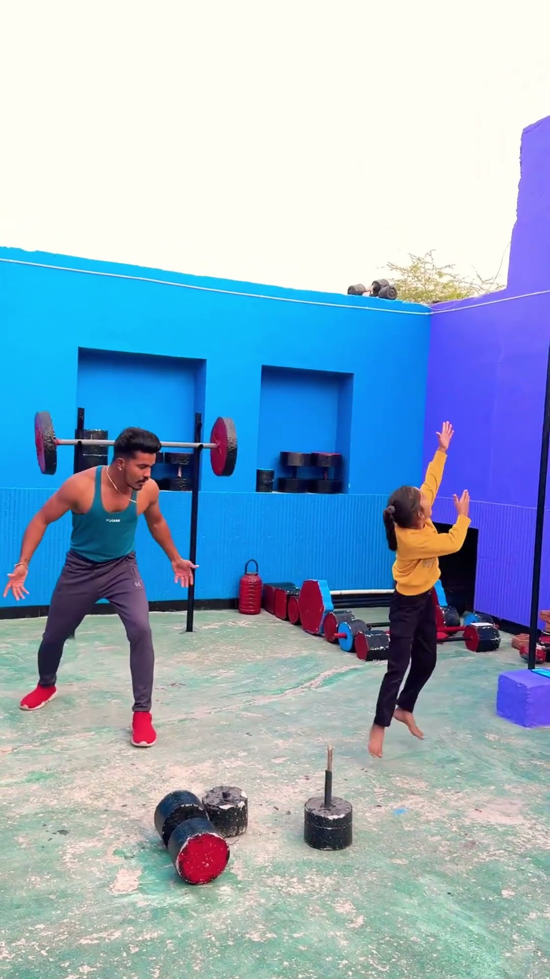 jyaada shauk hai hava mein udane ka. ??? #shortvideo #funnyvideo