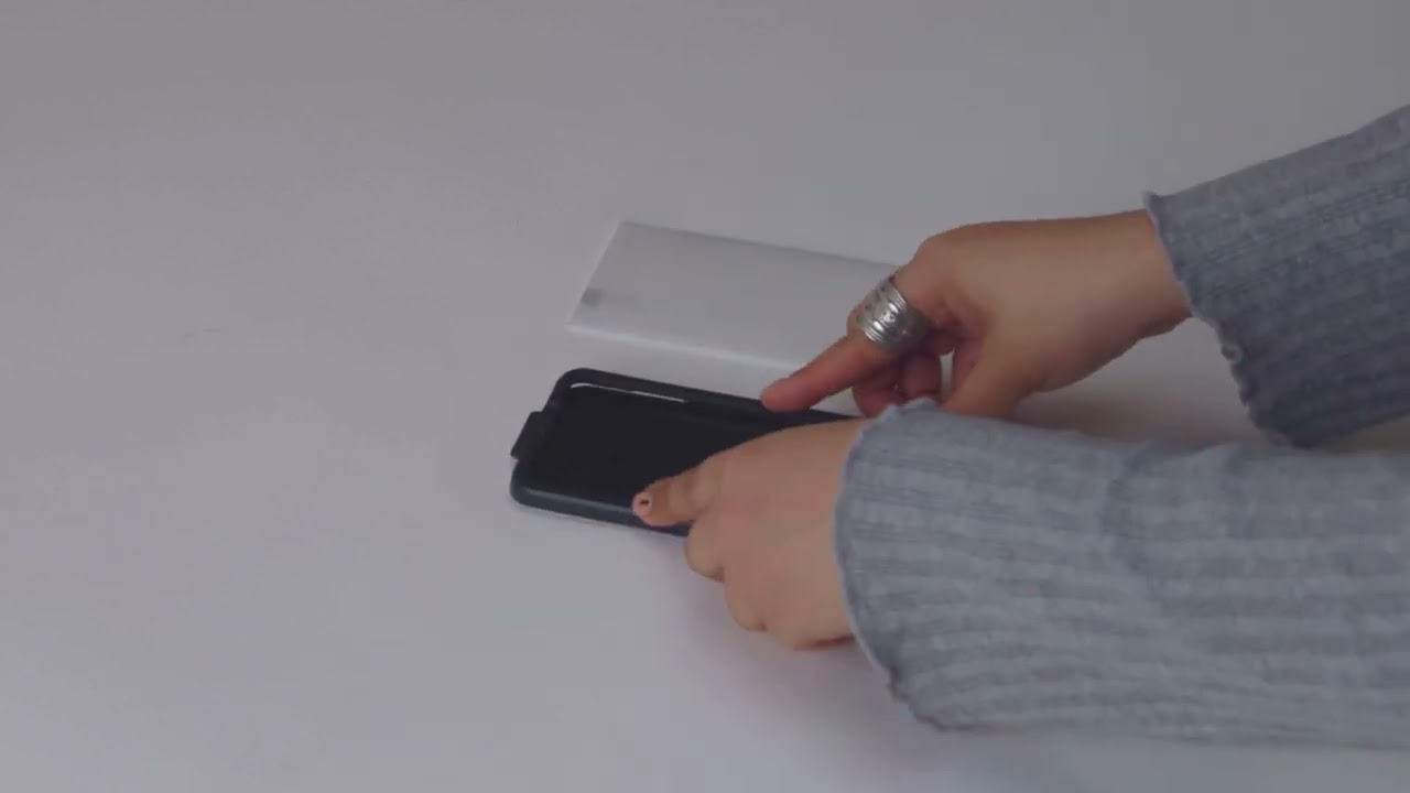 Installing the UAG Glass Shield Screen Protector on your iPhone SE