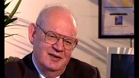 Benoît Mandelbrot - The haunting beauty in both the Julia set and Mandelbrot set (85/144)