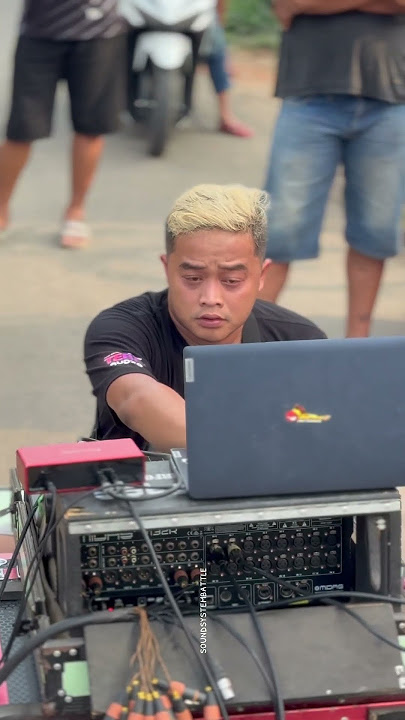 Mr Thomas sedang meracik brewog audio