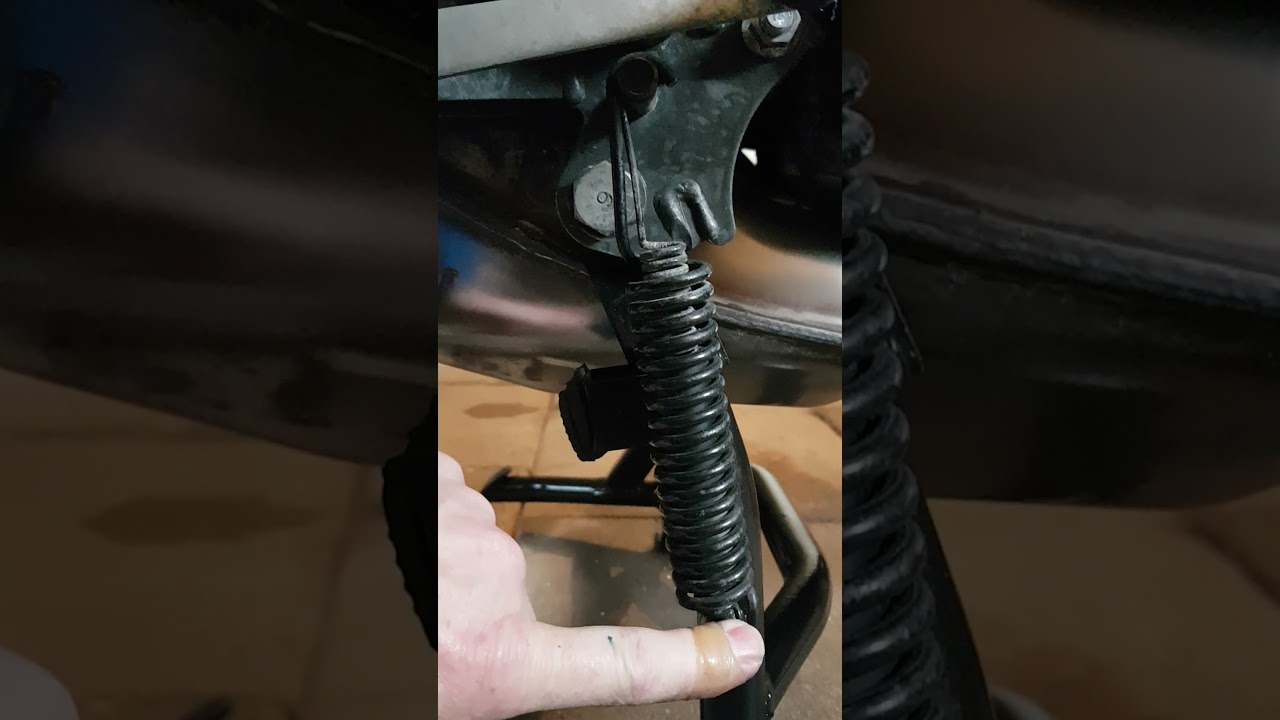 Mount the center stand on Yamaha MT-09/FJ09 Tracer 2015.