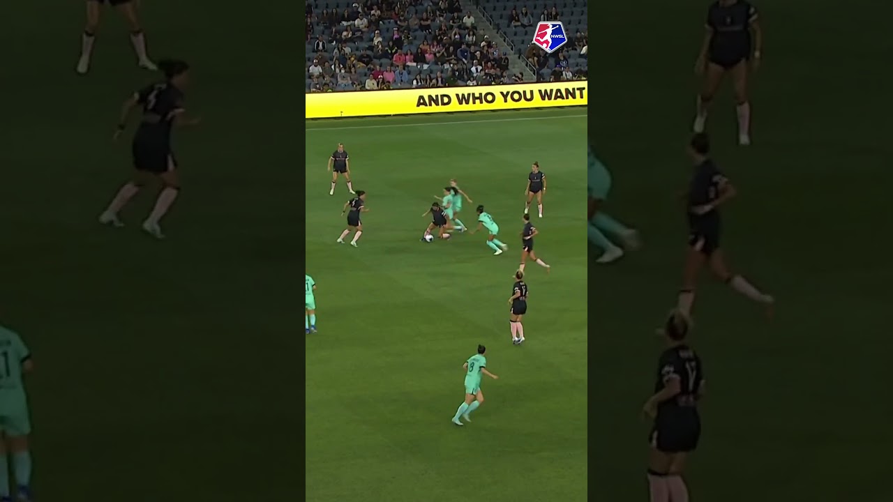 Slicing and dicing. 🔥 Gisele Thompson 😮‍💨 #nwsl #soccer #football