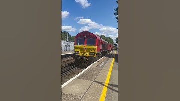 66134 and 66653 pass Mottingham with 9 tones!! #class66 #dbschenker