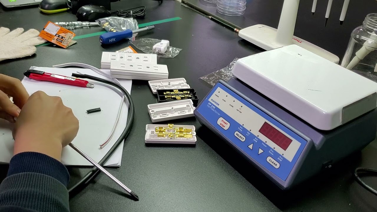 20260107 練習鎖回延長線的插座螺絲