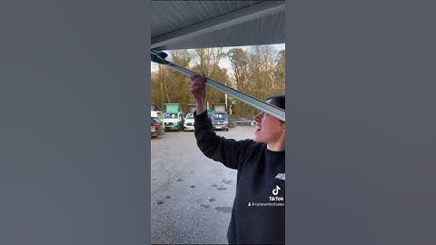 How to use the Thule wind out awning