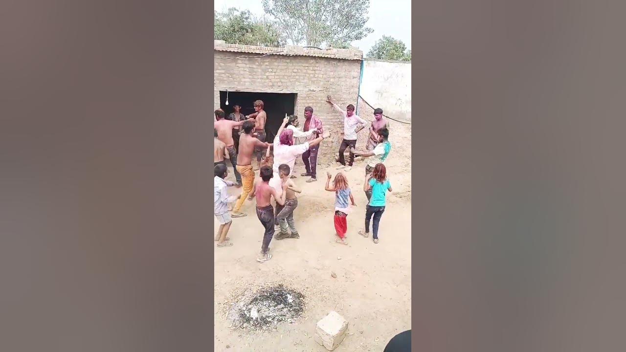 holi khelte huye photo dikhai diye