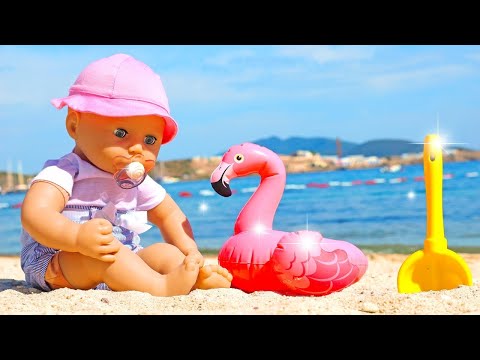 Кукла БЕБИ АНАБЕЛЬ играет на Пляже! Пупсик Baby Doll и игрушки для детей. Весёлые игры с песком