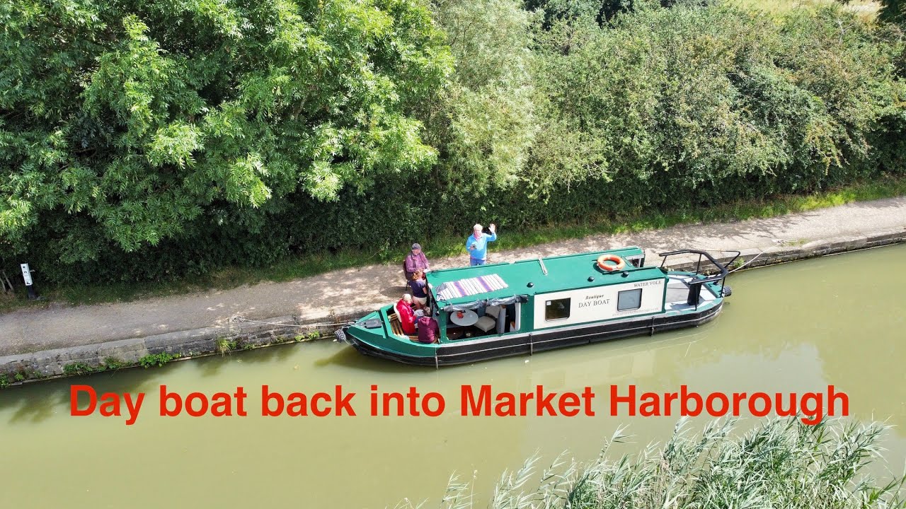 Narrowboat back into Market Harborough