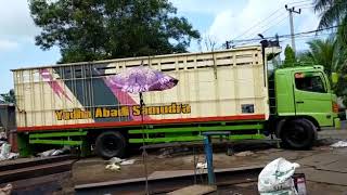 Suara rem dan mundur truk pt yudha abadi samudera. Minat wa 087804106656 amanah