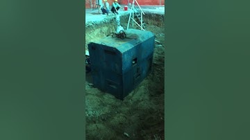 Robot ép cừ lá sen