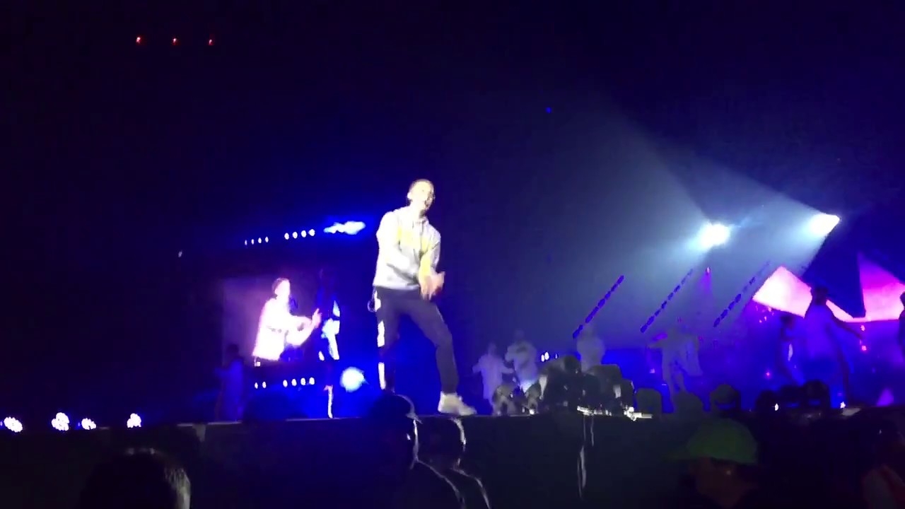 Justin Bieber - Get Used To It (live Purpose Tour Chile) - YouTube