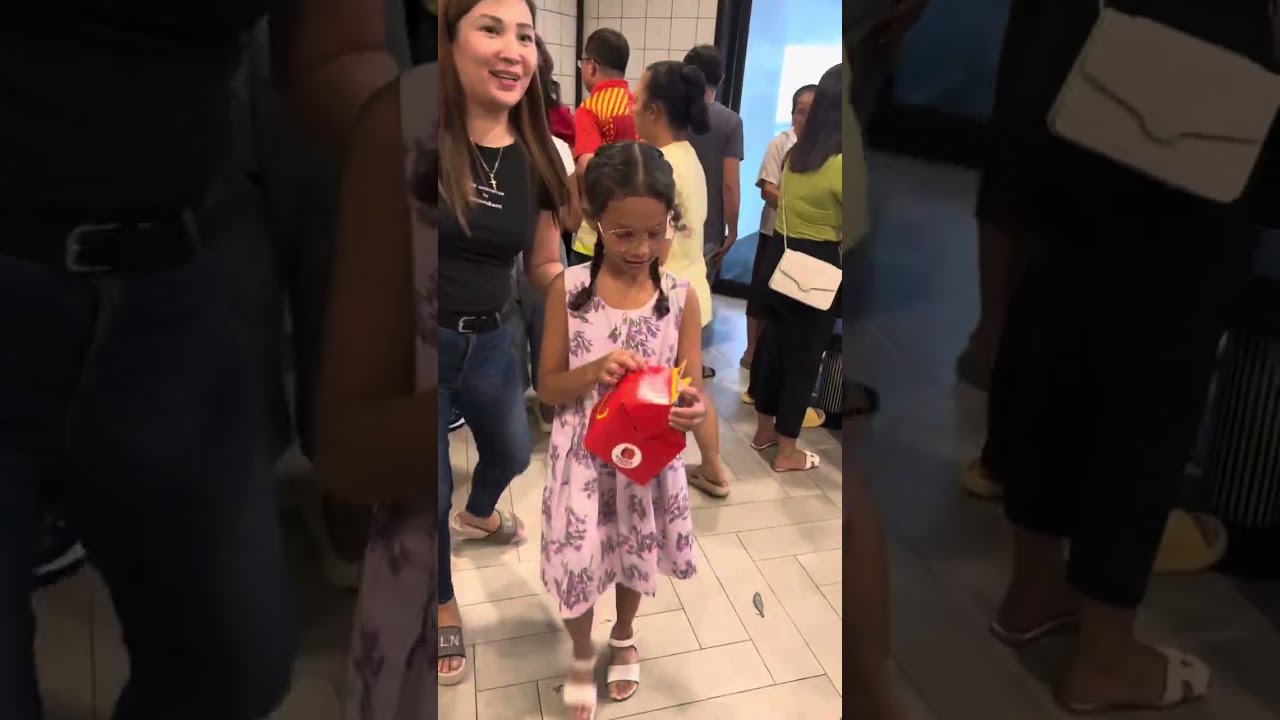 NakiBirthday kami ni Duday sa mCdo! HappyMeal sya HAHAHA