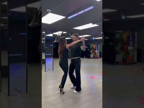 DAVID BECKHAM Salsa Dancing //Watch VICTORIA BECKHAM Teach Her Husband How to Dance