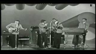 Here It Comes Again THE FORTUNES 1965 ♫ London Palladium TV show chords
