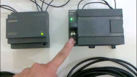 Como se puede comunicar el PLC S7-200 al computador de programación y al HMI TP177B