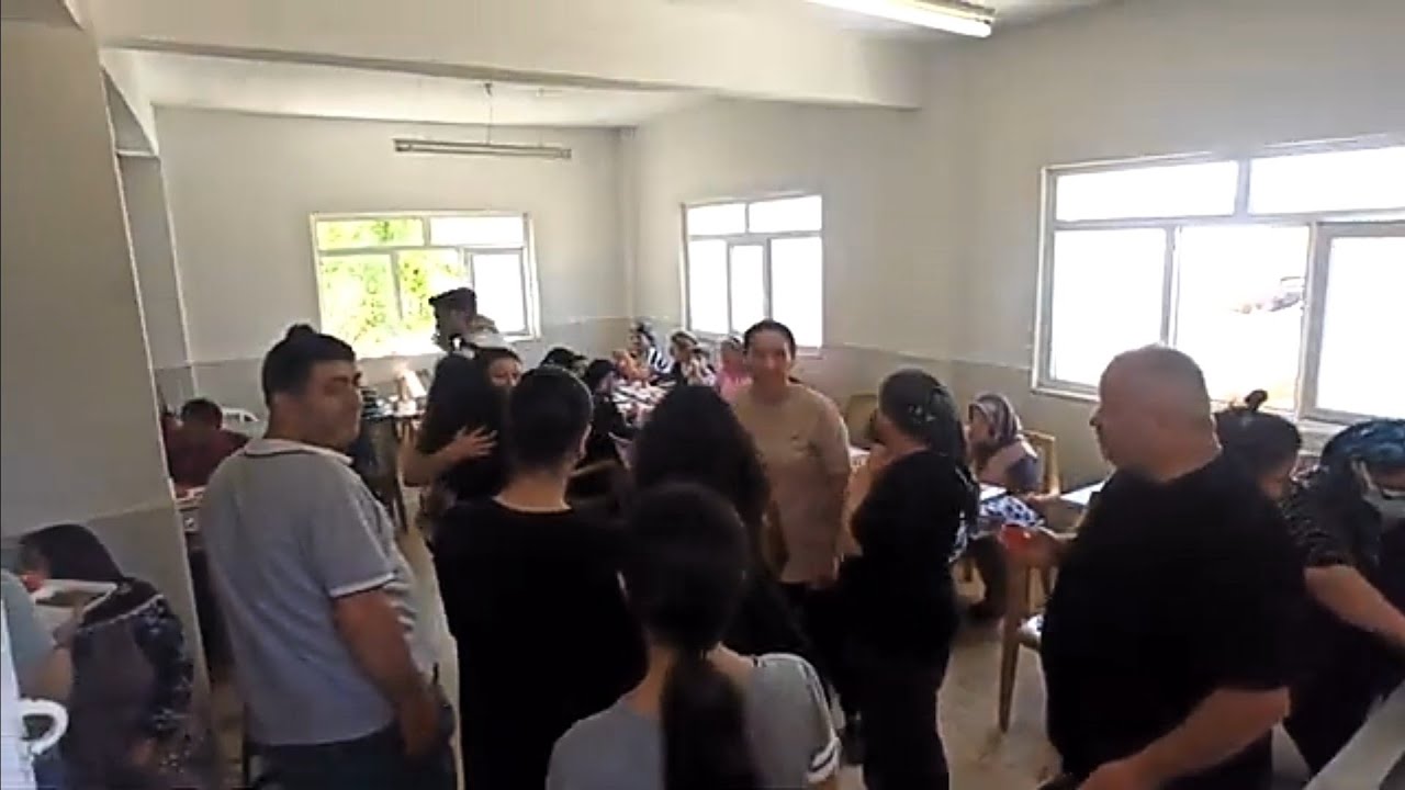 Karşıyaka Cem evinde kurban yemeği veriliyor 10. 20230626