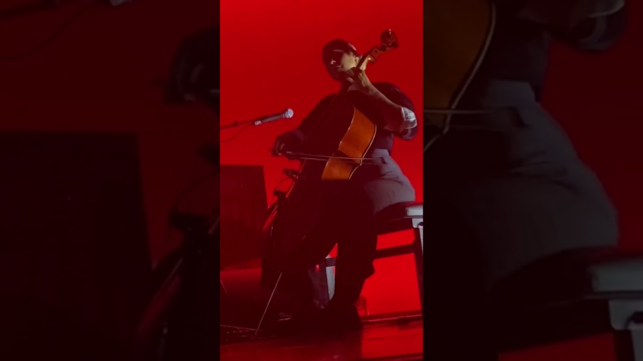 Loïc Nottet - Selfocracy Expérience (04/10/2024) Dirty + Poison