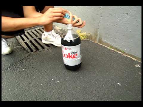 Fizzix Project 2009 - Mentos + Coke = Epic Day/Fail