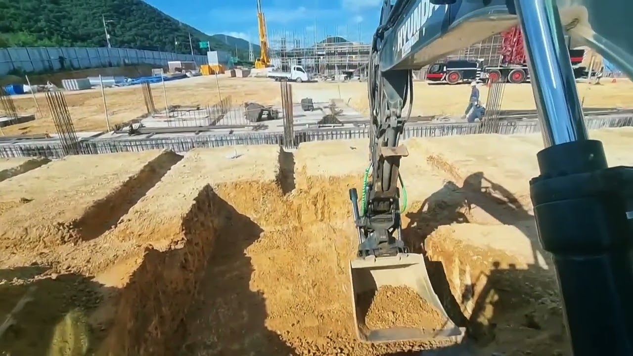 What It’s Like to Operate a MASSIVE Excavator (Full Experience)