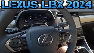 Lexus LBX Elegant Plus 2024 Mandos al volante Consola central POV