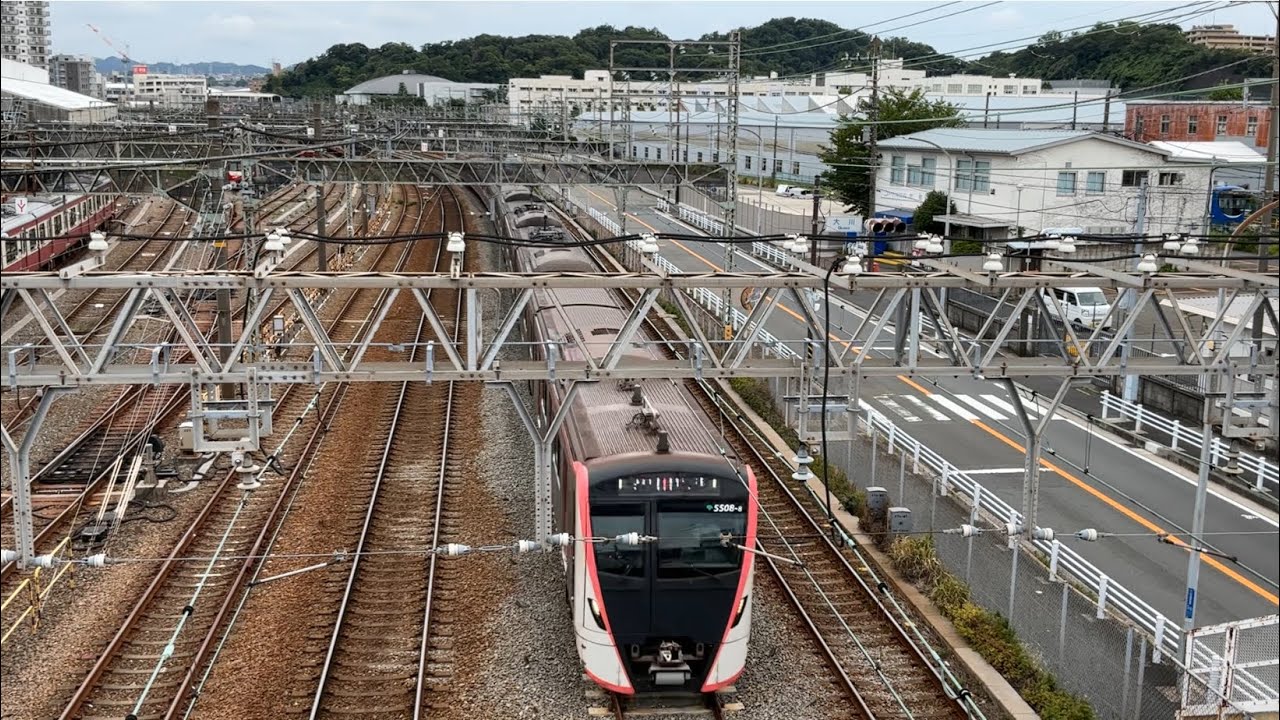 京急線1702-1と71H特急青砥行き1008、出場前の琴電2001〜2002、59H特急