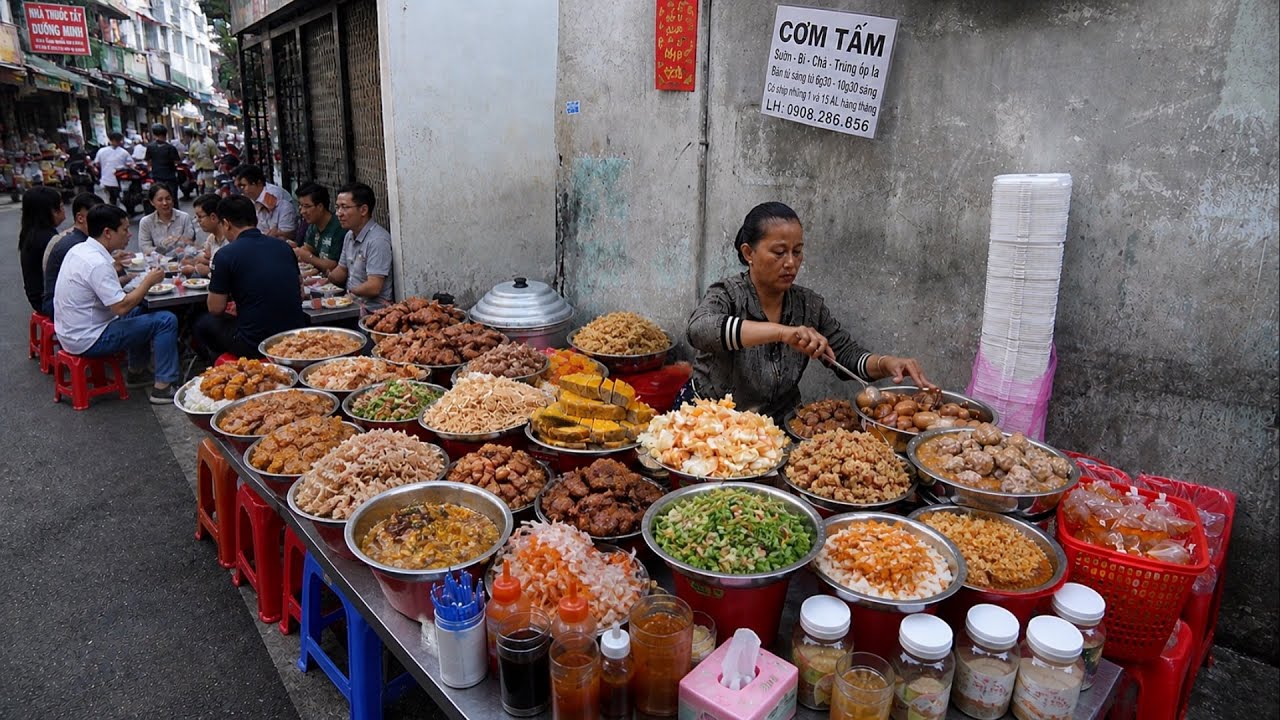 The Most Popular Vietnamese Street Food in 2026 - A Must-Try in Saigon