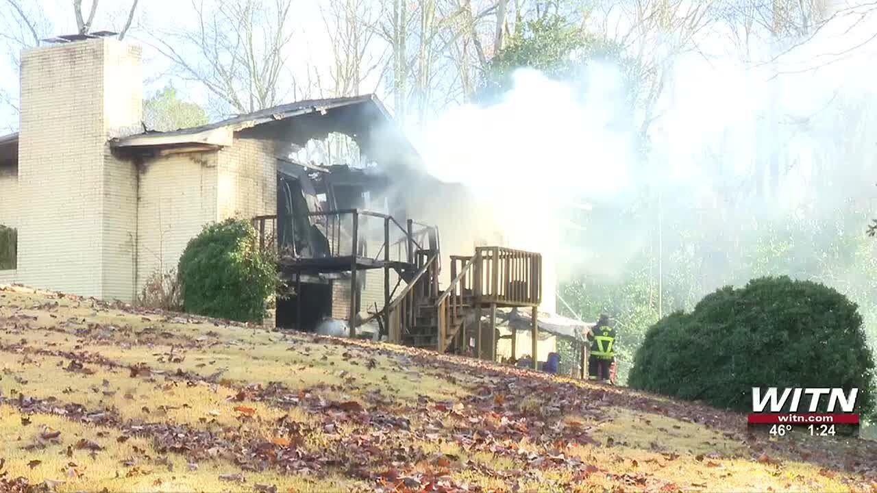 Grifton home lost in early morning fire - YouTube