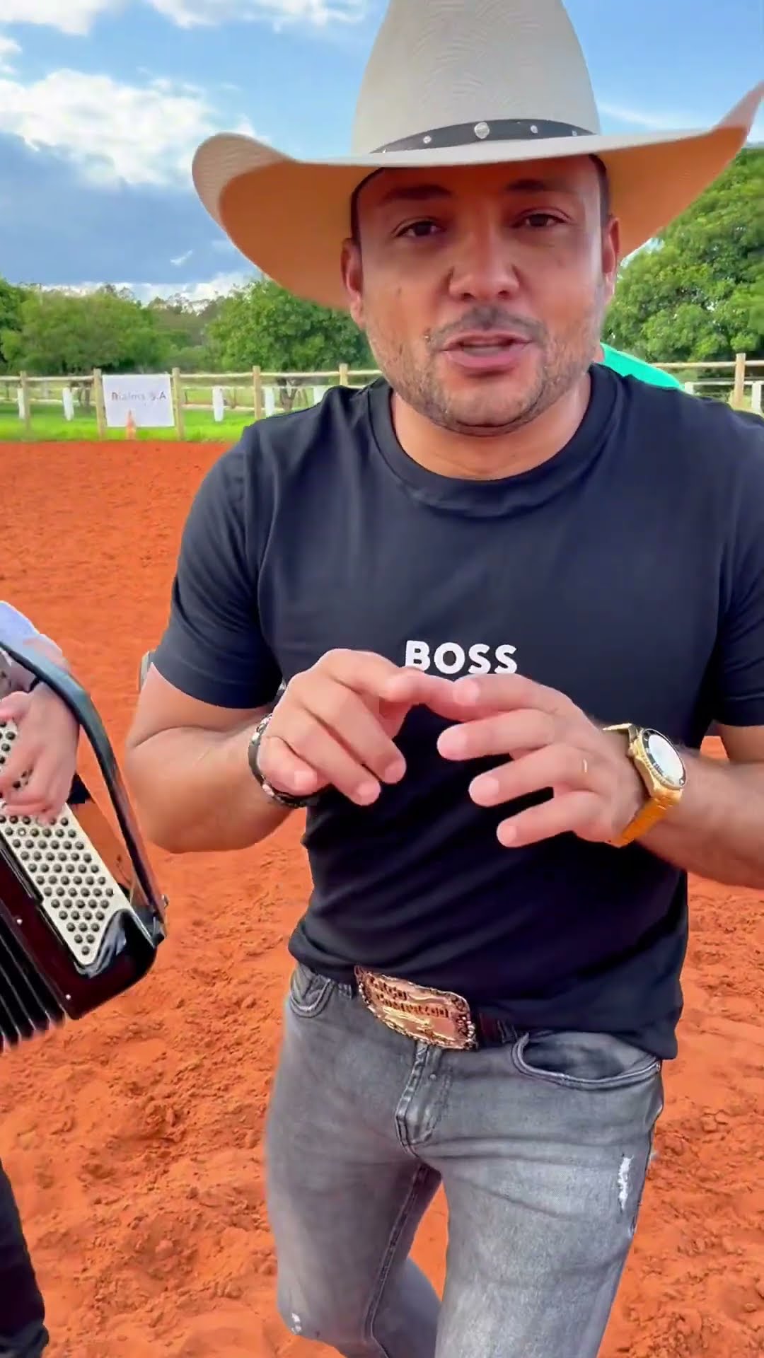 ￼ leãozinho é novo fenômeno do momento com a música forró do meu Goiás #boanoiteee #leaozinho #ser