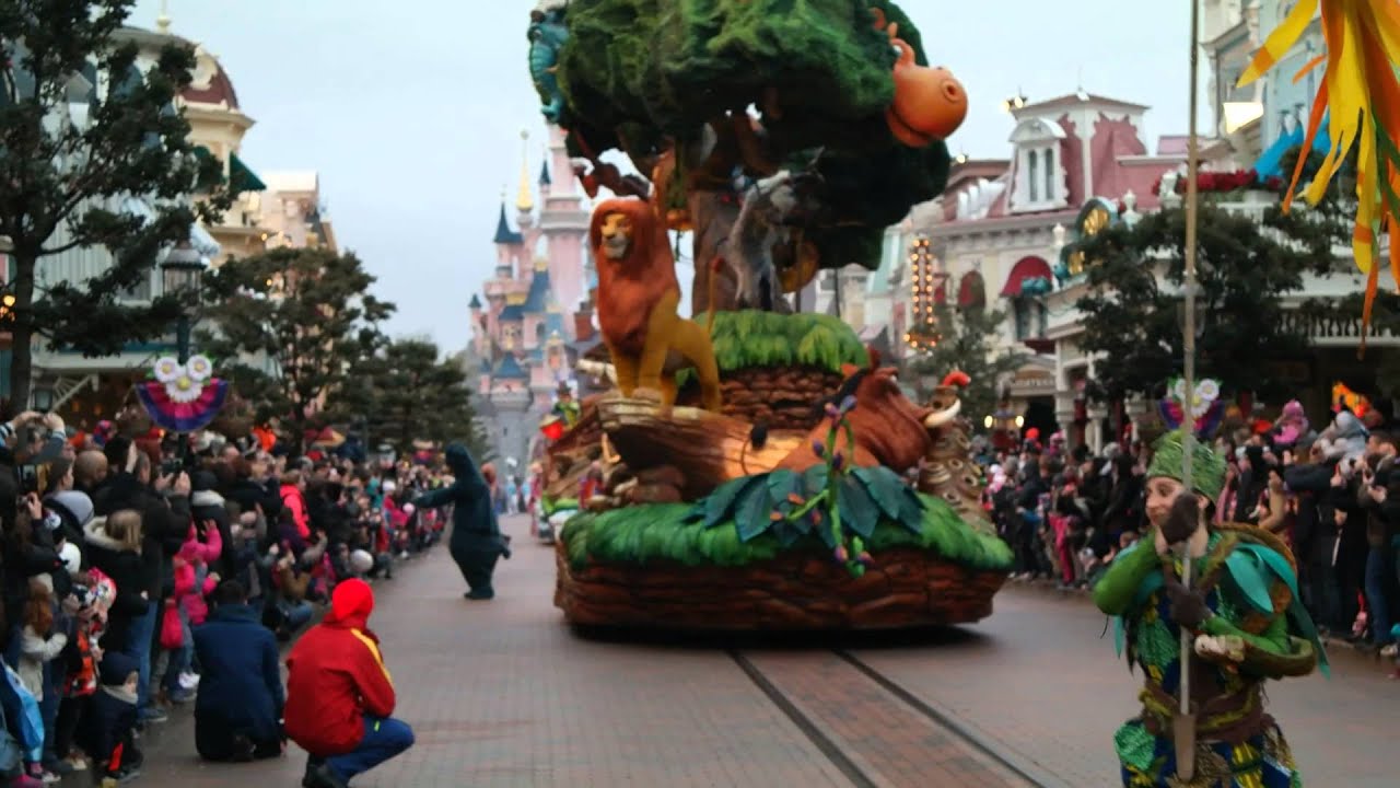 Disneyland PARIS - Parade du 28 Février 2015