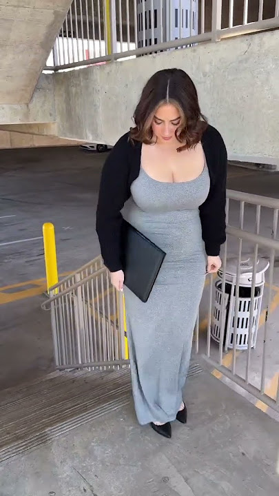 Heading into the office bright and early 📁 IG:@kellymonroeofficial