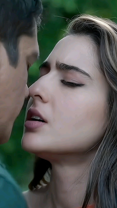 SARA ALI KHAN - KISSING SCENE #kiss #kissing #bollywood