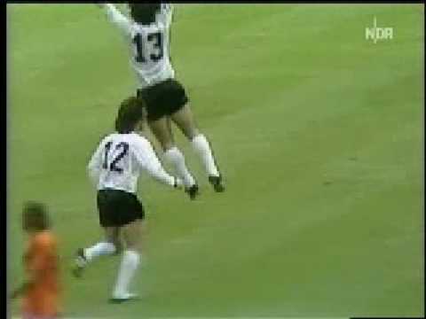 Mller vs Holland (1974 World Cup Final)