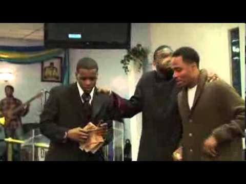 Minister Terrell Cobb Laying Hands on People Part 4- I'm Breaking Out