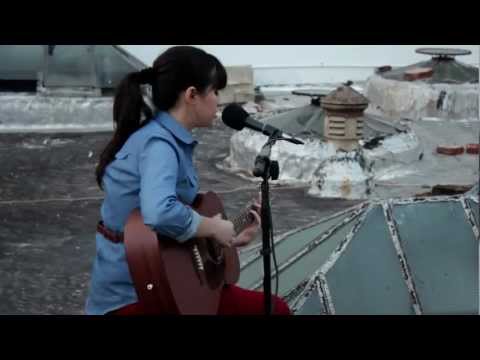 Javiera Mena en la terraza "Oye mamá, oye papá"  (bonus track)