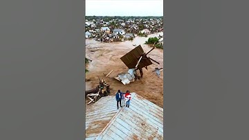 Suasana terjebak diatas rumah saat banjir bandang#s